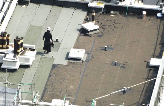 建物をお守りする高品質な防水加工を行います | 東京での大規模修繕はエーコー総建株式会社へ